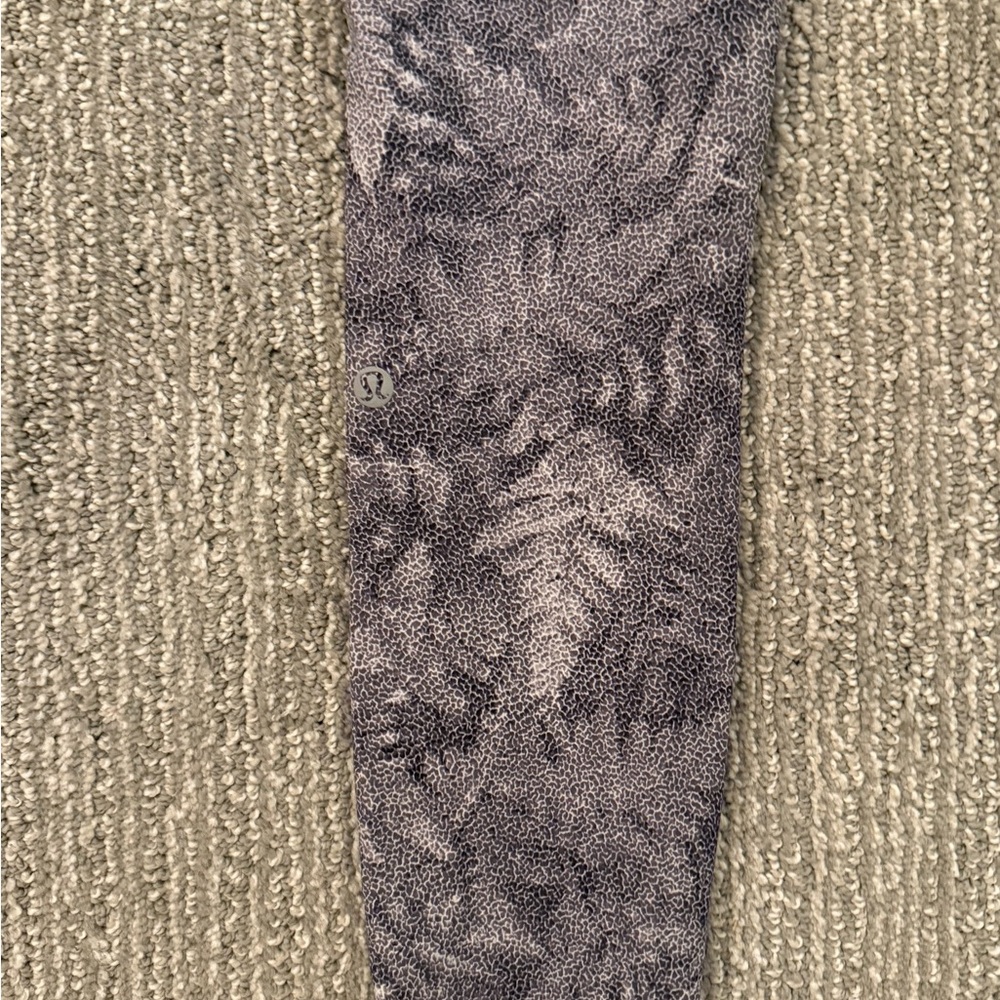 lululemon athletica Leaf Print Leggings - Picture 4 of 4